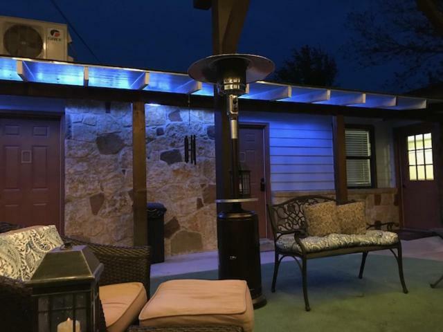 Square Inn Wimberley Exterior photo